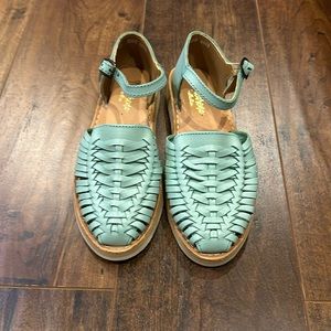 Huaraches strap sandal Size 23 which is a size 6 teal color